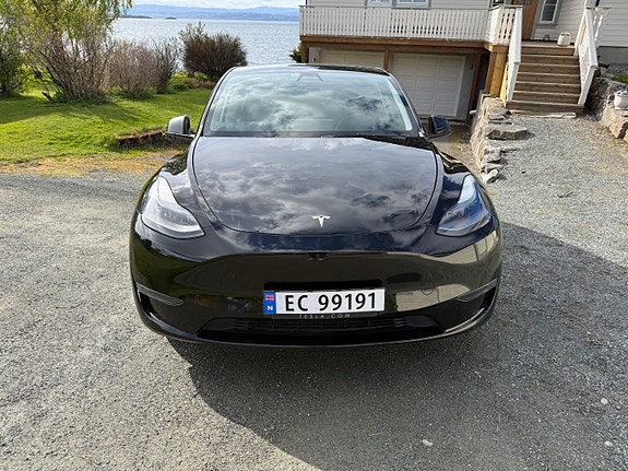 Tesla Model Y 2 of 30