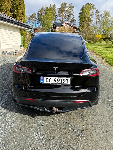Tesla Model Y 14 of 30