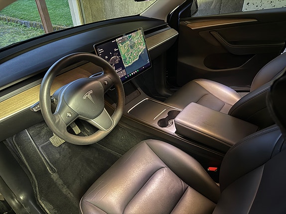 Tesla Model Y 17 of 30
