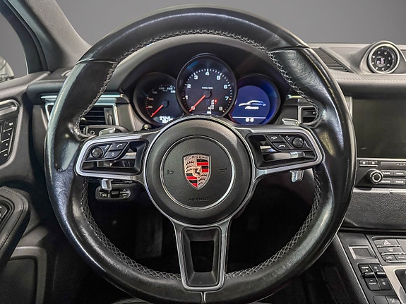 Porsche Macan 13 of 30