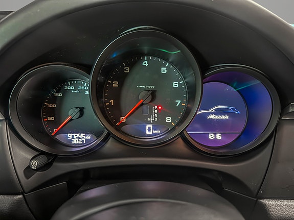 Porsche Macan 14 of 30