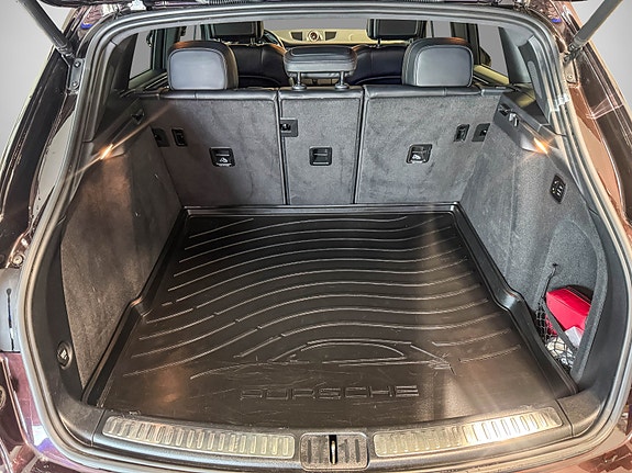 Porsche Macan 26 of 30
