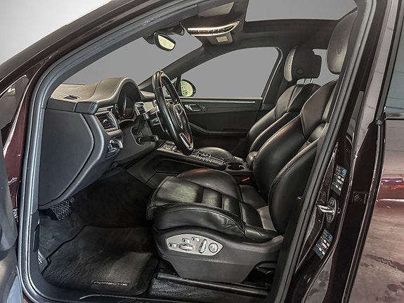 Porsche Macan 10 of 30
