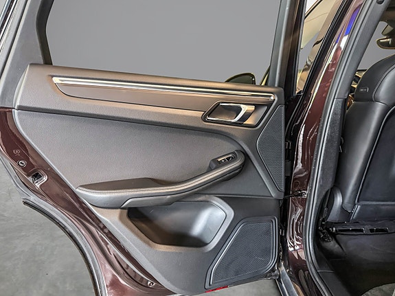 Porsche Macan 20 of 30