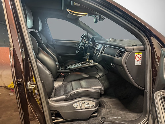 Porsche Macan 18 of 30