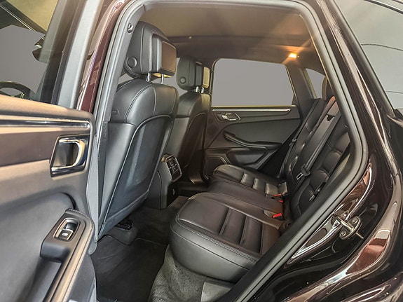 Porsche Macan 21 of 30