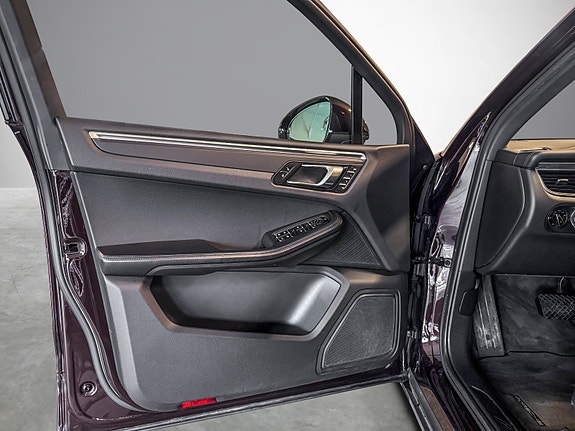 Porsche Macan 9 of 30