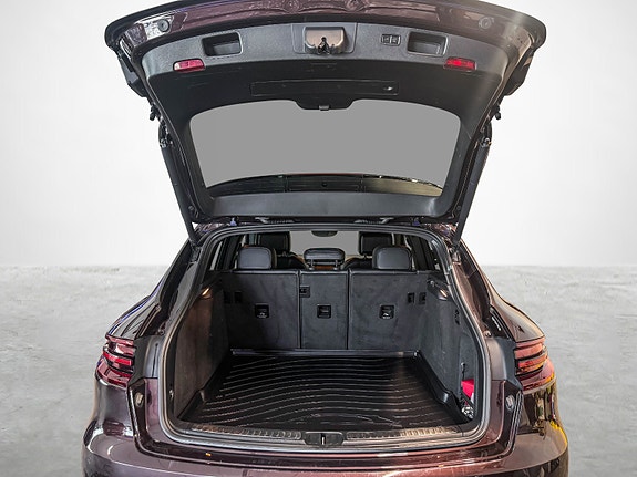 Porsche Macan 25 of 30