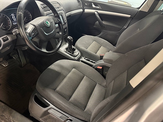 Skoda Octavia 14 of 25
