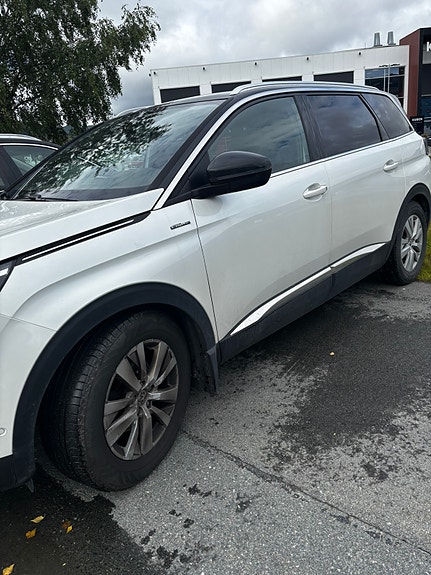 Peugeot 5008 3 of 5
