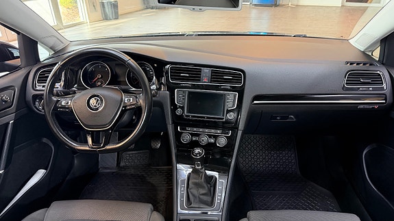 Volkswagen Golf VII 24 of 30