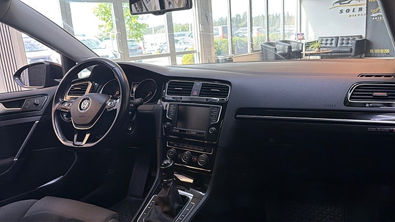 Volkswagen Golf VII 21 of 30