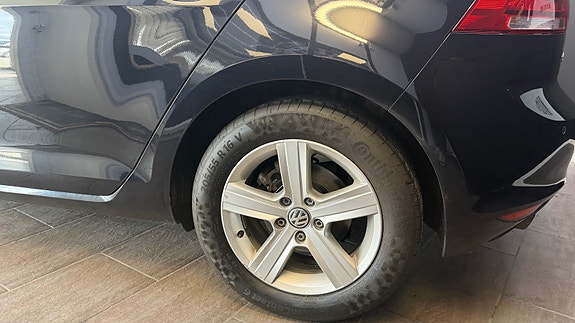 Volkswagen Golf VII 8 of 30