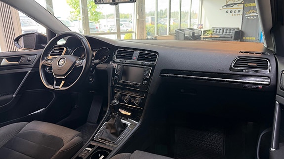Volkswagen Golf VII 22 of 30