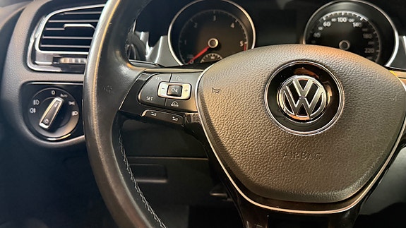 Volkswagen Golf VII 28 of 30