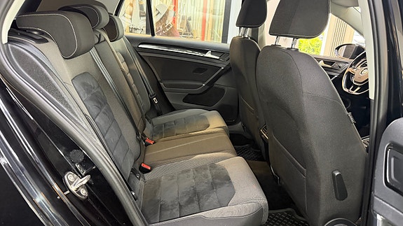 Volkswagen Golf VII 15 of 30