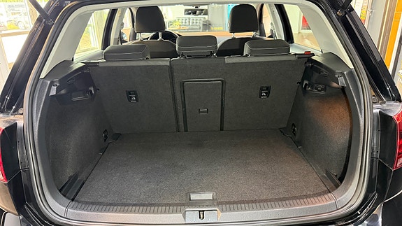 Volkswagen Golf VII 17 of 30