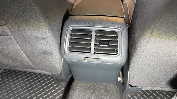 Volkswagen Golf VII 23 of 30