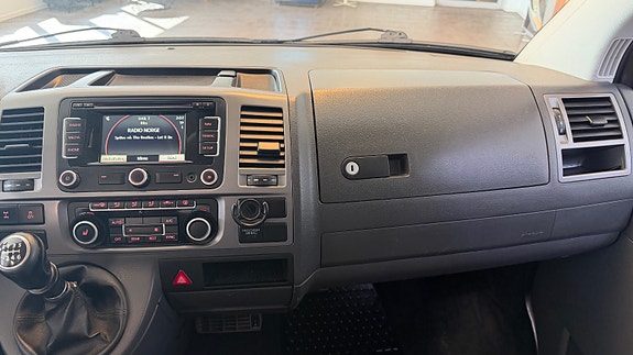 Volkswagen Caravelle 29 of 30