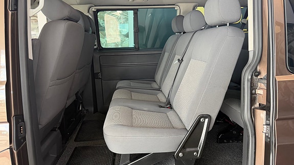 Volkswagen Caravelle 24 of 30