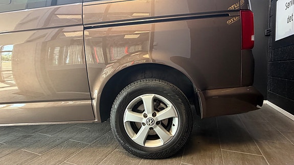 Volkswagen Caravelle 9 of 30