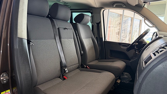 Volkswagen Caravelle 18 of 30