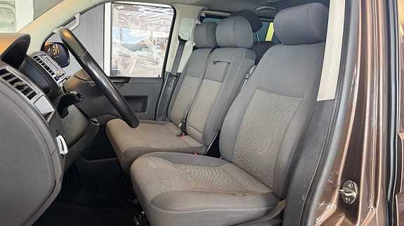 Volkswagen Caravelle 17 of 30