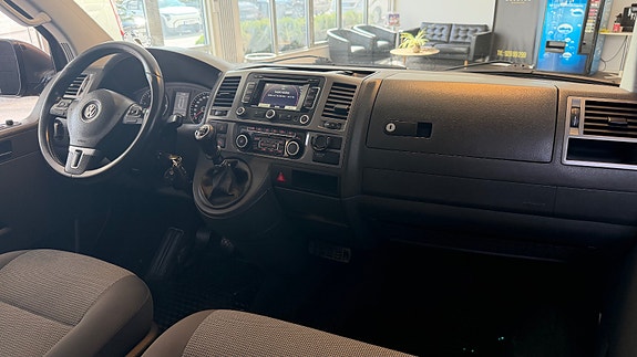 Volkswagen Caravelle 26 of 30