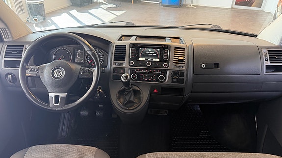 Volkswagen Caravelle 27 of 30