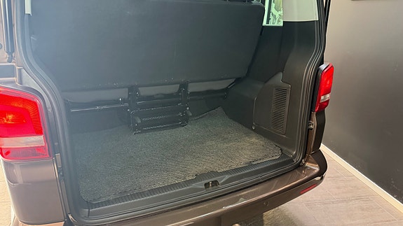 Volkswagen Caravelle 23 of 30