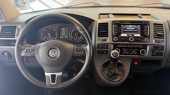 Volkswagen Caravelle 28 of 30