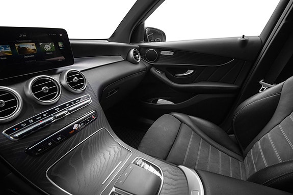 Mercedes-Benz GLC300 e 14 of 30