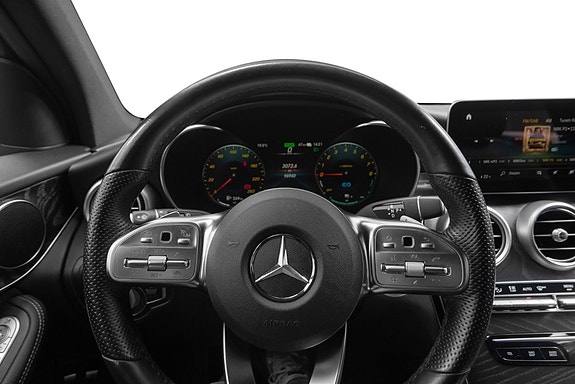 Mercedes-Benz GLC300 e 16 of 30