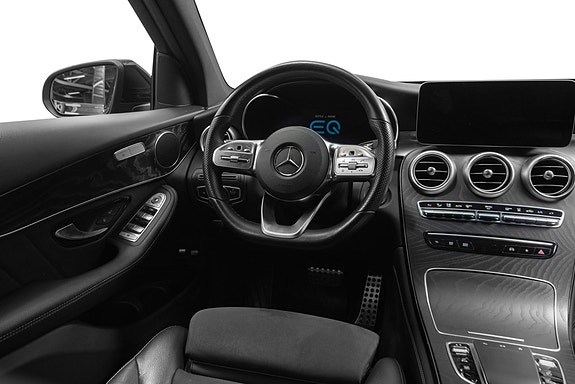 Mercedes-Benz GLC300 e 30 of 30