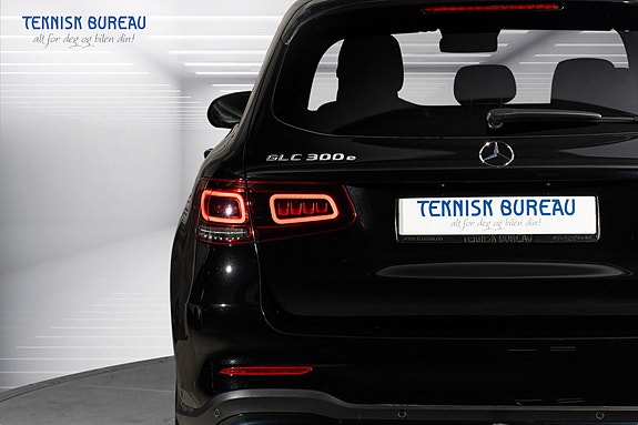 Mercedes-Benz GLC300 e 7 of 30