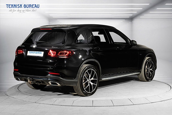 Mercedes-Benz GLC300 e 11 of 30