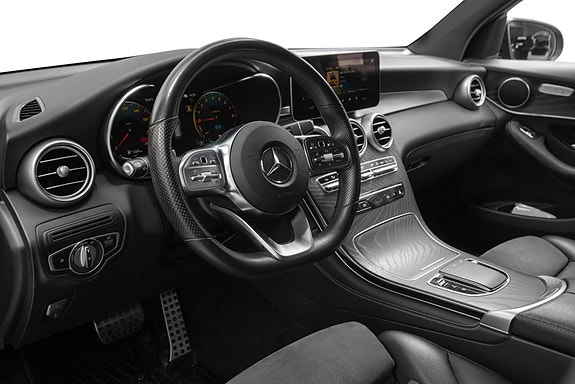 Mercedes-Benz GLC300 e 12 of 30