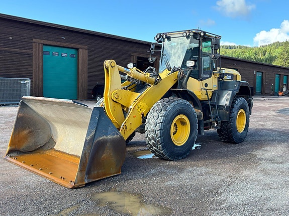 Komatsu AW320-7 - Vekt - Skuffe - Sertifisert - Lav timestand - 2 sett med dekk/felg - 3/4 funksjon - Leveringsklar