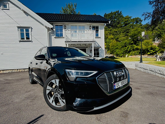 Audi e-tron Sportback 2 of 11