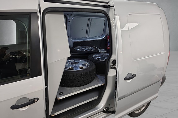Volkswagen Caddy Maxi 11 of 12
