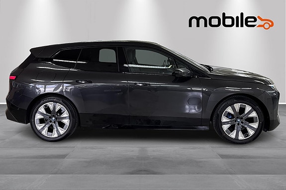 BMW iX 8 of 30