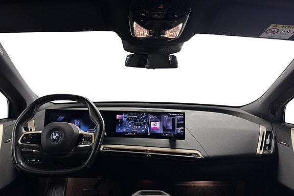 BMW iX 19 of 30