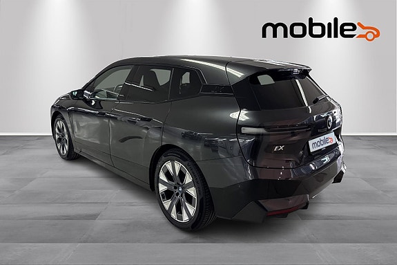 BMW iX 4 of 30