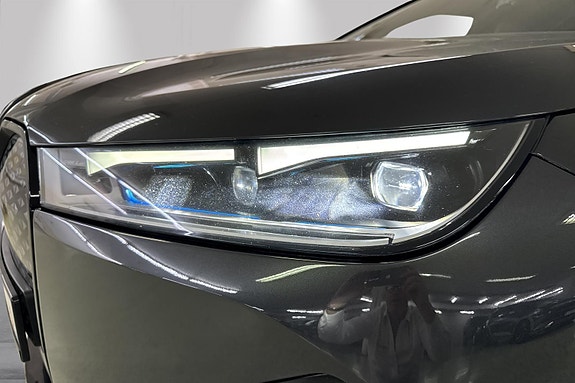 BMW iX 9 of 30