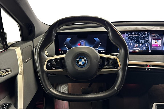 BMW iX 20 of 30