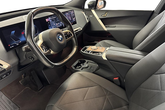 BMW iX 12 of 30