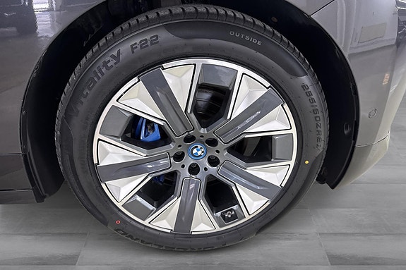 BMW iX 11 of 30