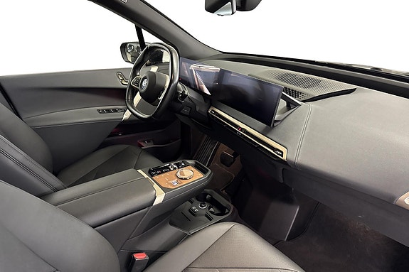 BMW iX 15 of 30