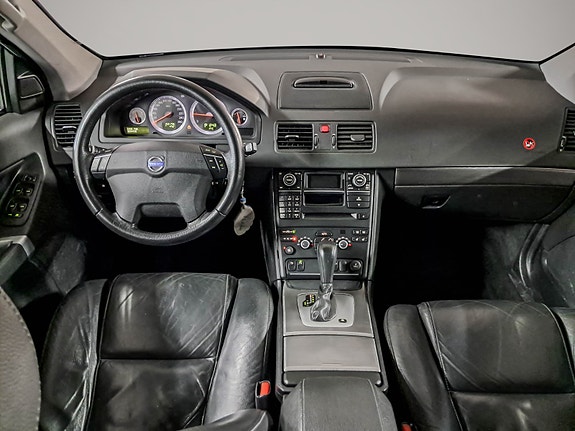 Volvo XC90 11 of 26