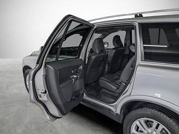Volvo XC90 16 of 26